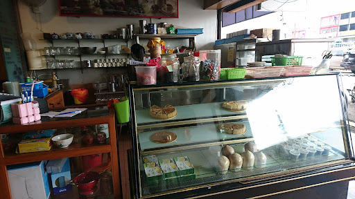 Maxims Snack Shoppe - 大胡子面包小食