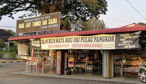 Hasil Laut Tarmizi Dan Zalina ( Pekan Lumut, Perak ) Hasil Laut Tarmizi Dan Zalina ( Pekan Lumut, Perak )