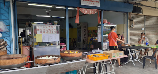 GYN FOOD KIOSK AND SERVICES 君小食馆